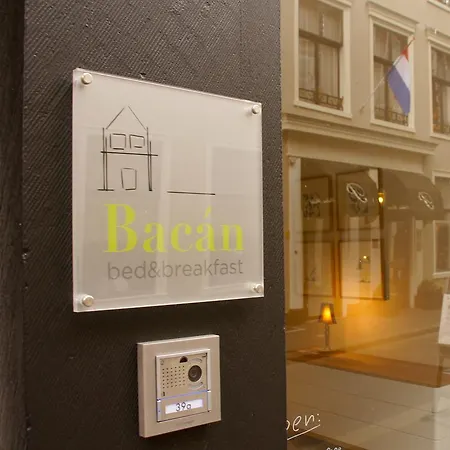 Bacan Bed & Breakfast-3